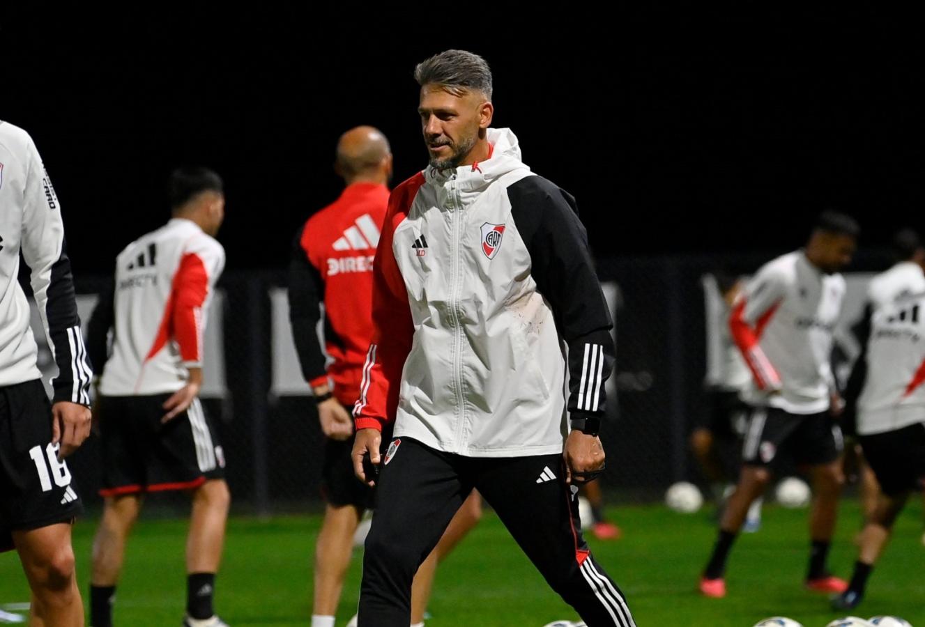 Imagen Demichelis necesita cubrir con Villagra un mediocampo muy disminuido.