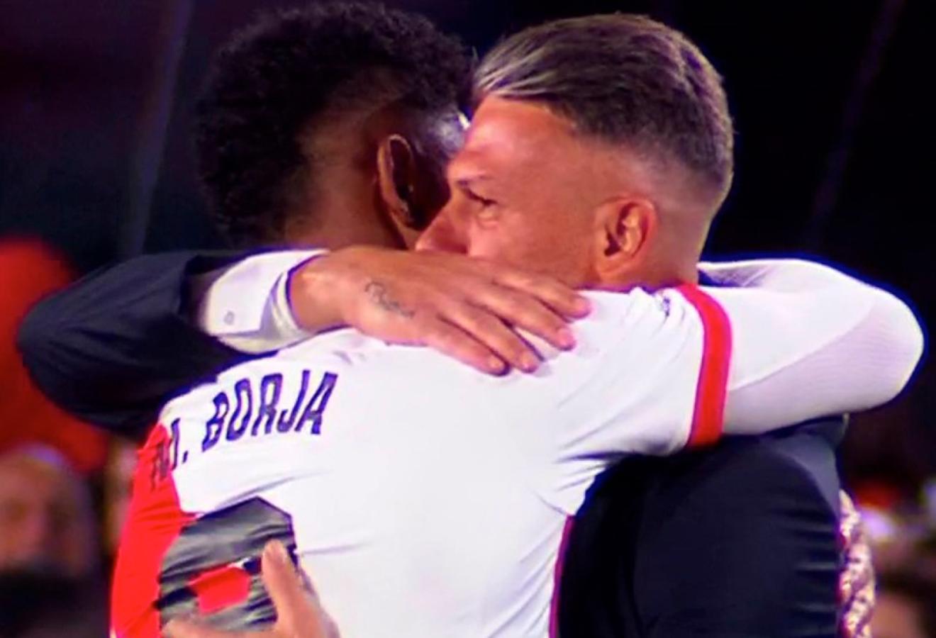 Imagen El abrazo de Borja con Demichelis