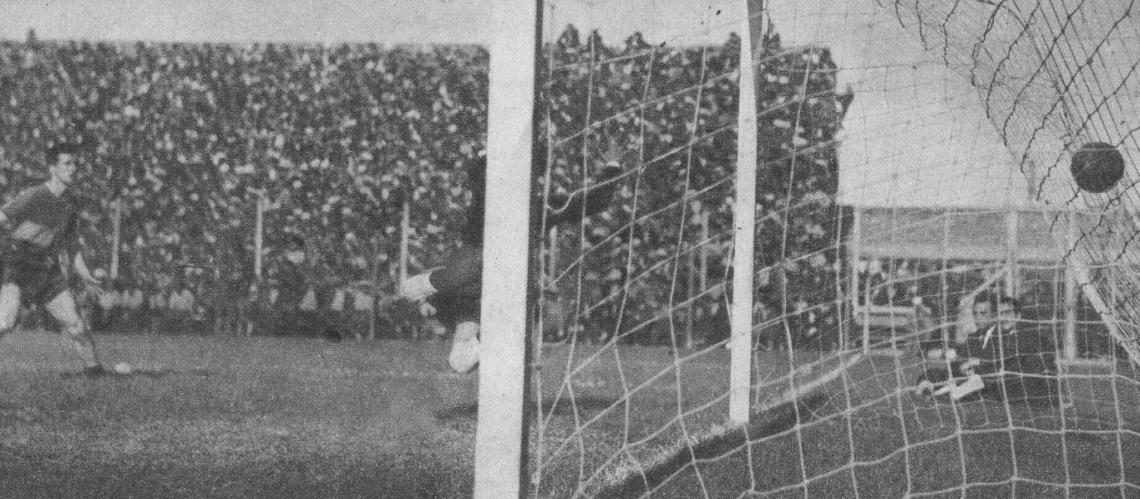 Imagen El shot de Busico entró por un ángulo alto, provocando la apertura del score. 