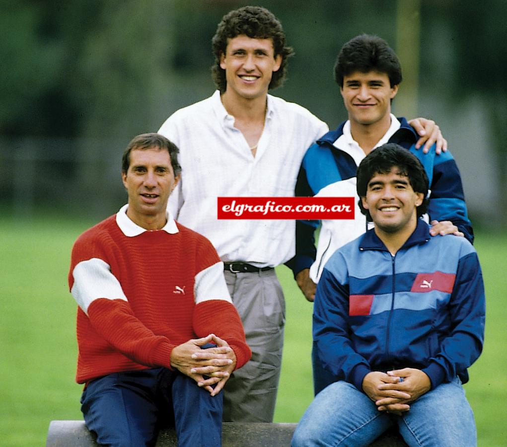Imagen En México 86 con Valdano, Bilardo y Maradona. Jugó tres partidos y luego, al banco.