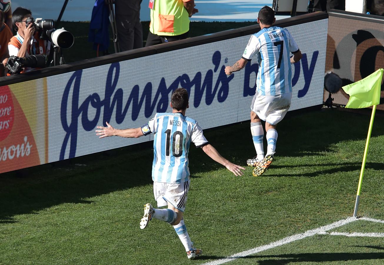 Imagen Pase de Messi y definición de Di María para un agónico gol contra Suiza (GABRIEL BOUYS / AFP)