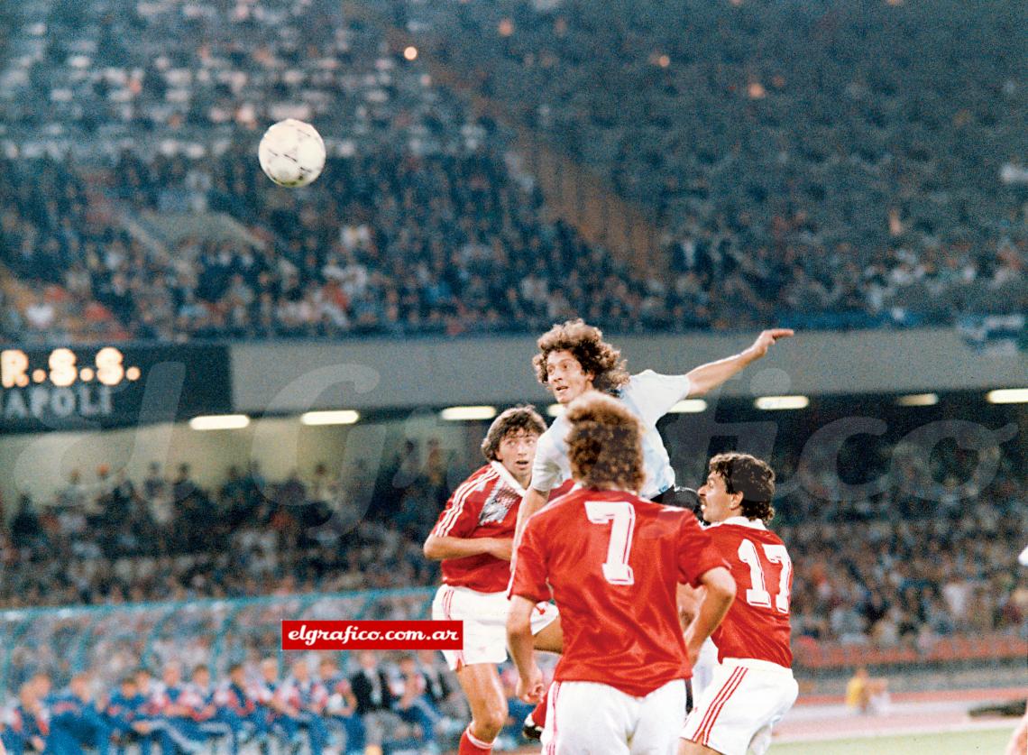 Imagen El gol más valioso, contra Unión Soviética, en la primera fase del Mundial 90.