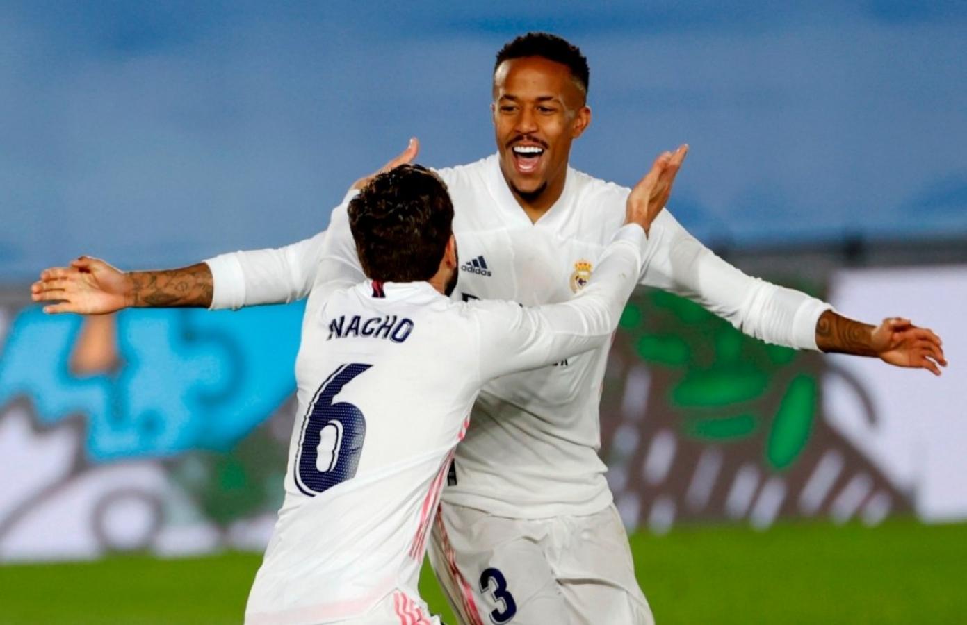 Imagen Nacho va a la caza de Éder Militao después de la apertura del marcador en Valdebebas.