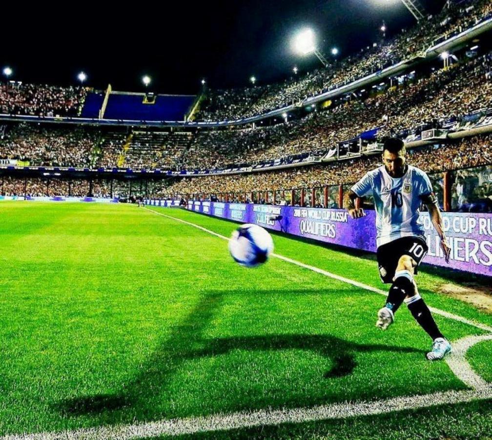 Imagen La "Bombonera" y Messi, mismo escenario pero esta vez sin público