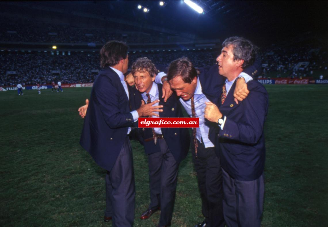 Imagen El encuentro con sus compañeros de banco, Hugo Tocalli, Pekerman, el doctor Donato Villani y Raúl Lamas siguen con su costumbre de ganar.