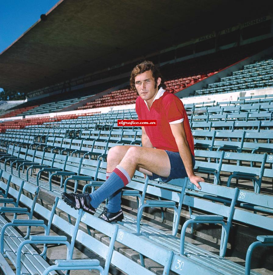 Imagen El “Polaco” jugó 220 partidos en Independiente desde 1970 a 1976.