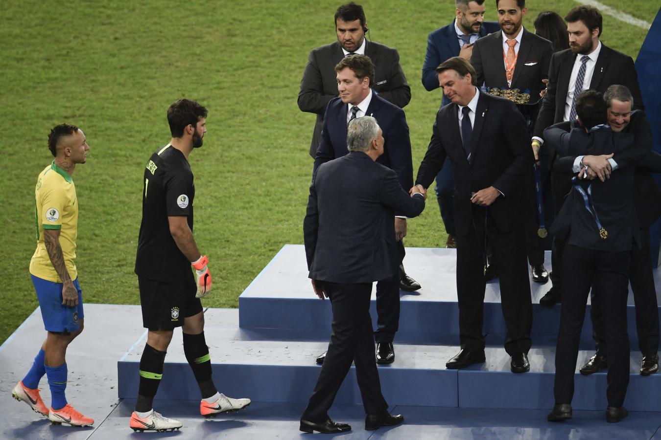 Imagen Encuentro entre Tite y Bolsonaro en la premiación de la Copa América 2019 conquistada por Brasil (MAURO PIMENTEL / AFP)