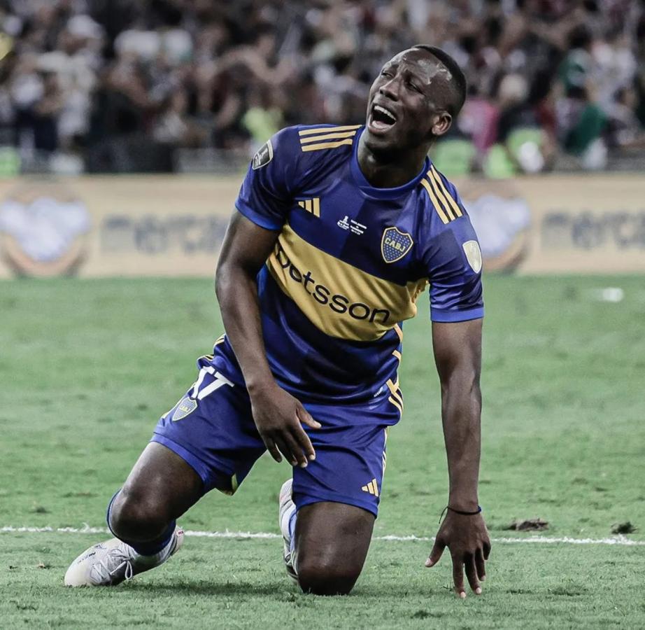 Imagen Advíncula sufrió un esguince y será baja en Boca.