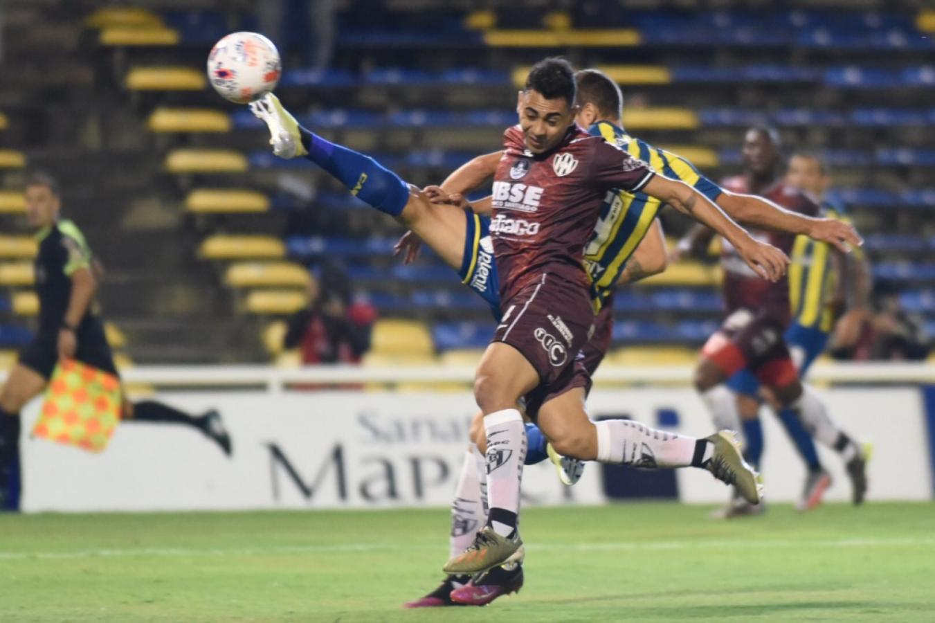 Imagen El hombre de las tres piernas. @CARACoficial