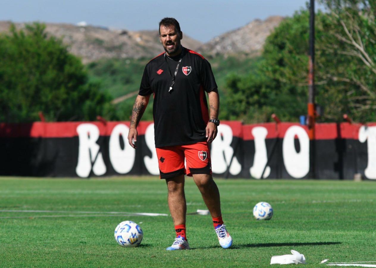 Imagen Fabbiani, durante su primer entrenamiento como DT de Newell's.