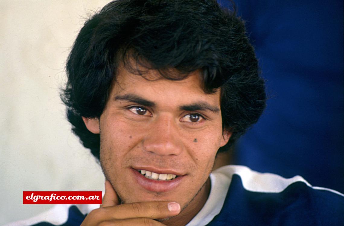 La sonrisa, su gesto más frecuente.