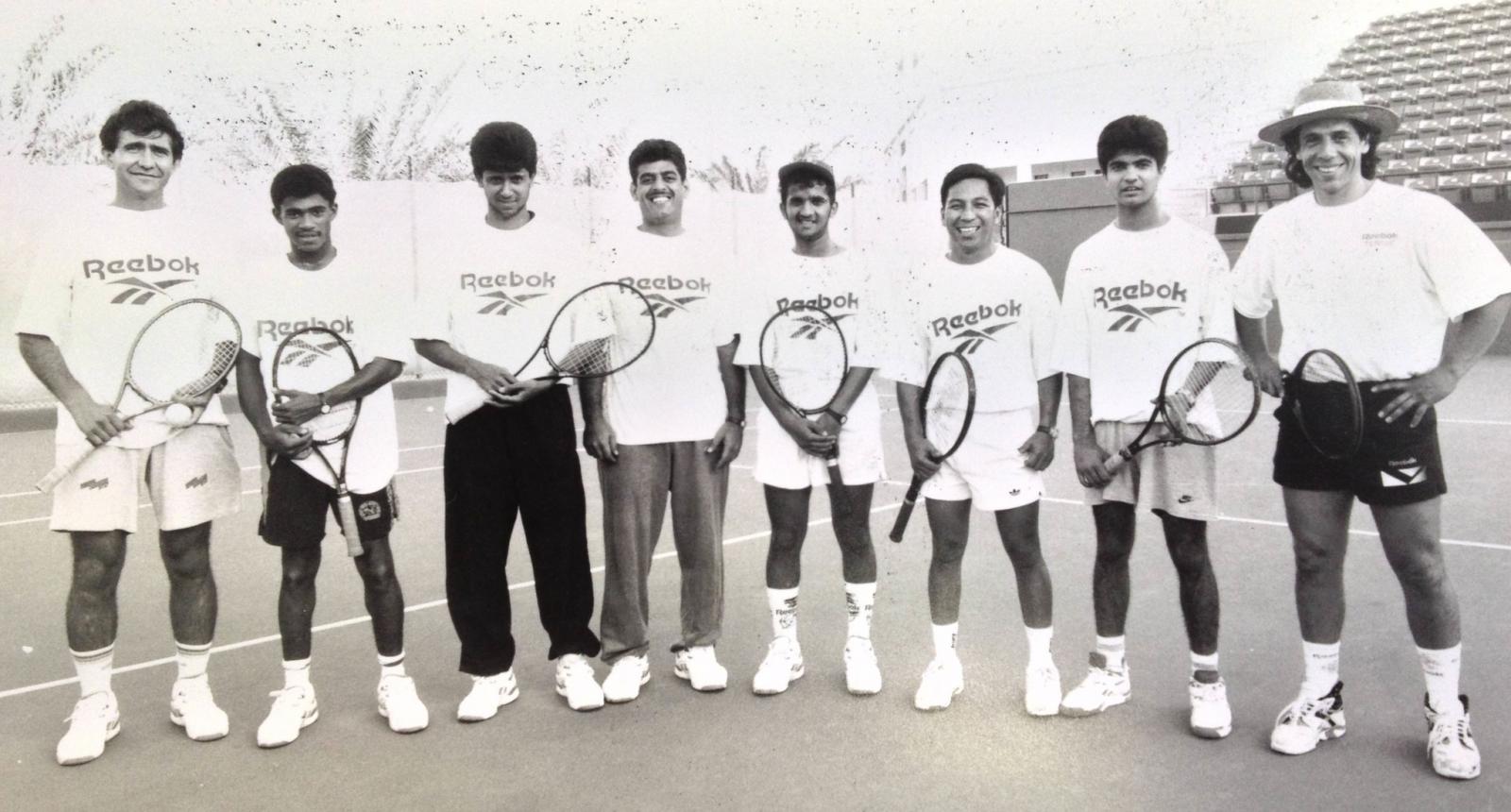 Imagen El equipo qatarí de Copa Davis de 1994, con Nasser Al Khelaifi en el tercer lugar de izquierda a derecha.