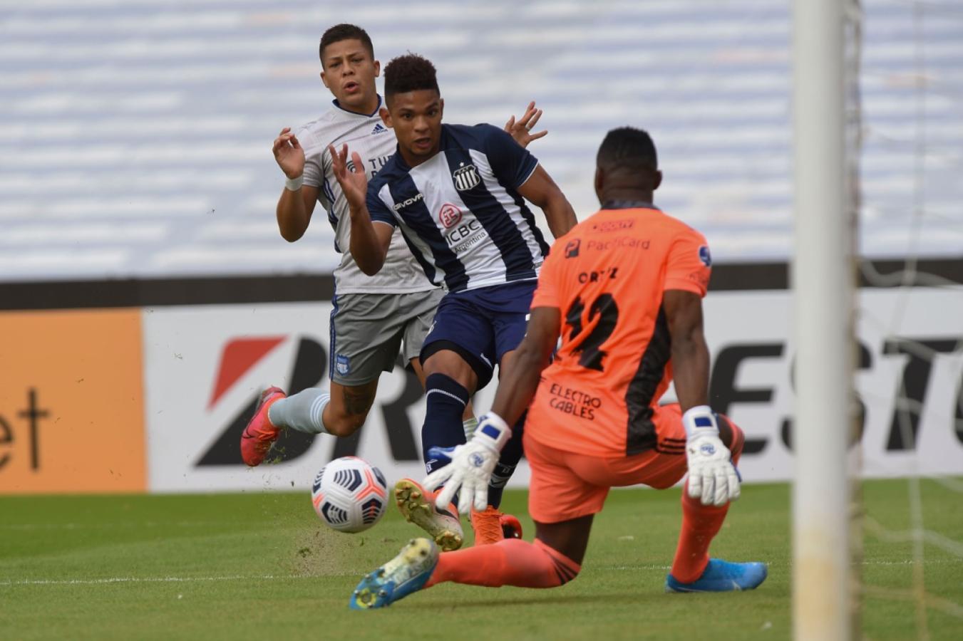Imagen Valoyes estuvo a punto de abrir la cuenta a los 7 minutos pero su disparo con pierna derecha salió desviado por poco. Foto: Staff Images / CONMEBOL