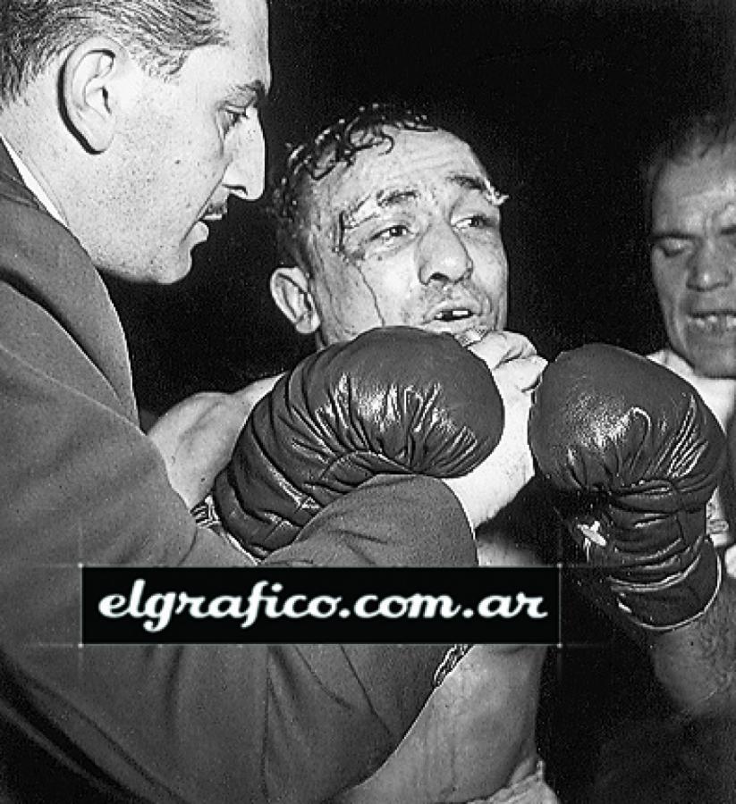 Septiembre, 1953. Así quedó el ganador, Alfredo Prada. Fue la última de la serie. Atrás el Gallego Valcarce, uno de sus técnicos.
