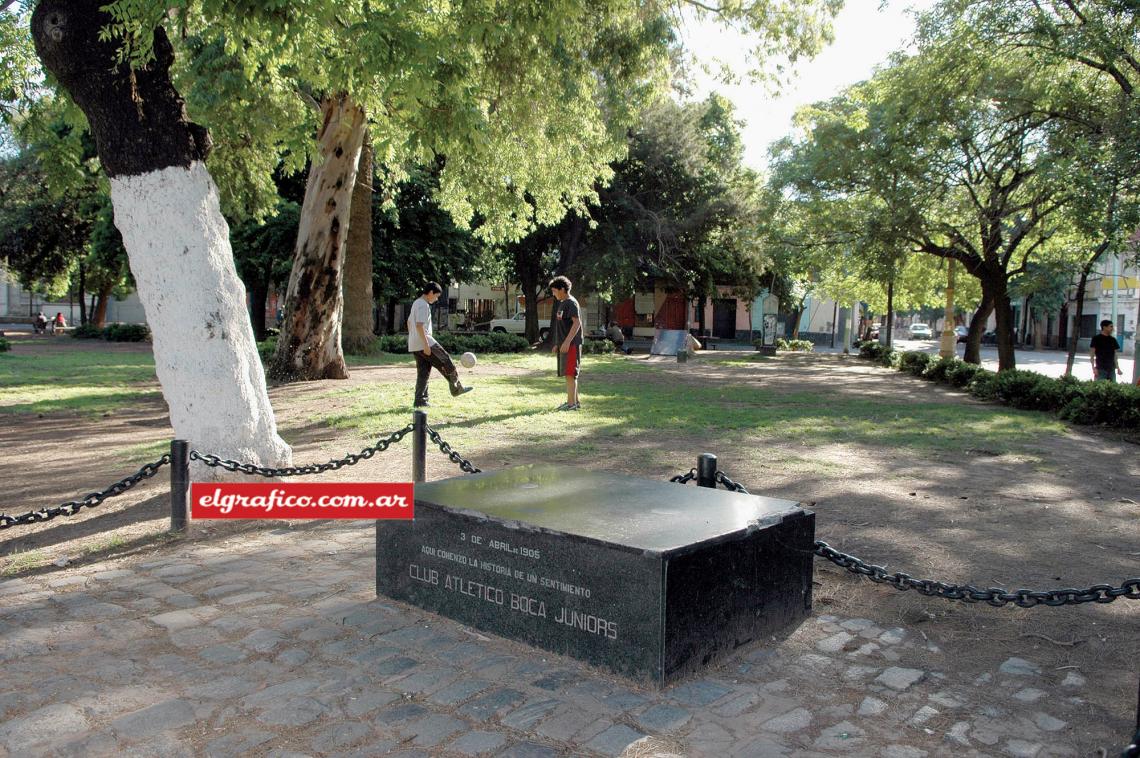 Imagen El lugar: Plaza Solís, allí se juntaron los cinco fundadores Sana, Baglietto, Scarpatti y los hermanos Farenga para darle vida al club. 