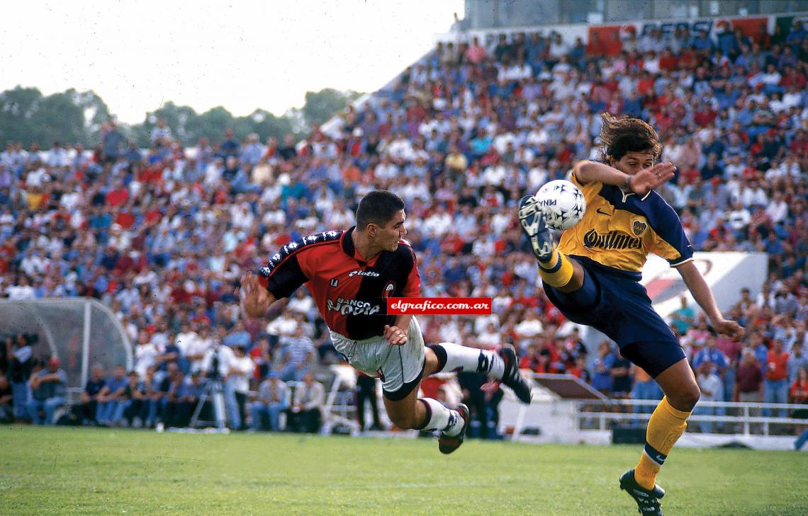 Imagen Palomita con la camiseta más querida, ante el cruce de Bermúdez, de Boca.