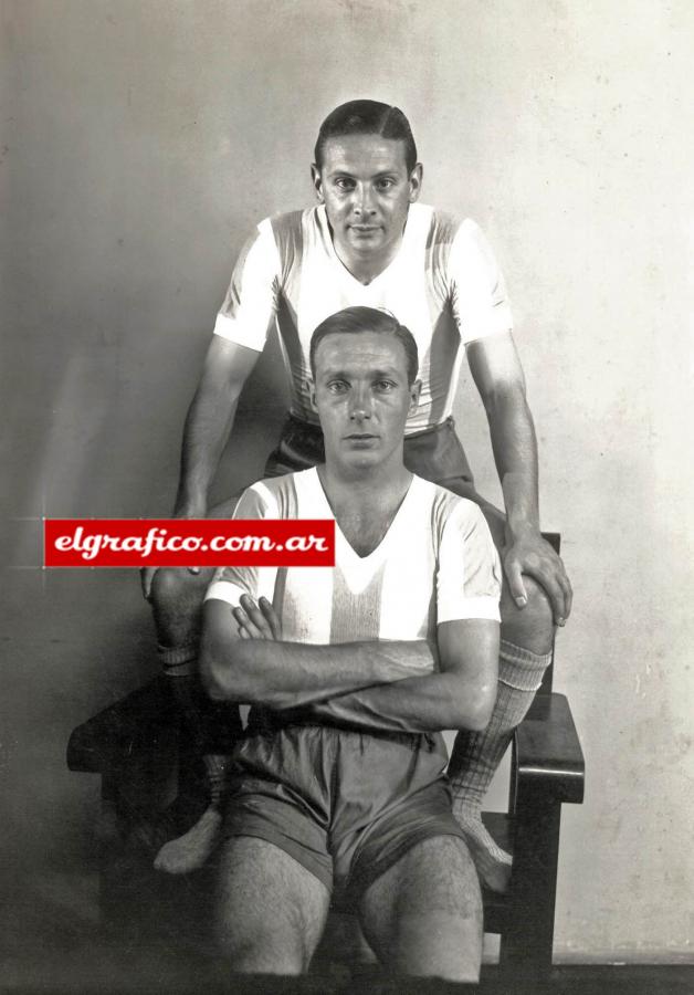 Imagen Junto a Scopelli, con quien integró en 1937 el plantel de Argentina en el campeonato Sudamericano. Dos de los famosos ¨Profesores¨, una delantera tan temida como recordada.