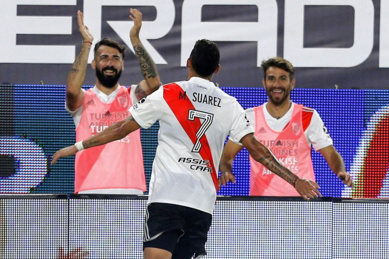 Imagen Ponzio y Pratto no lo pueden creer: Suárez hizo un golazo