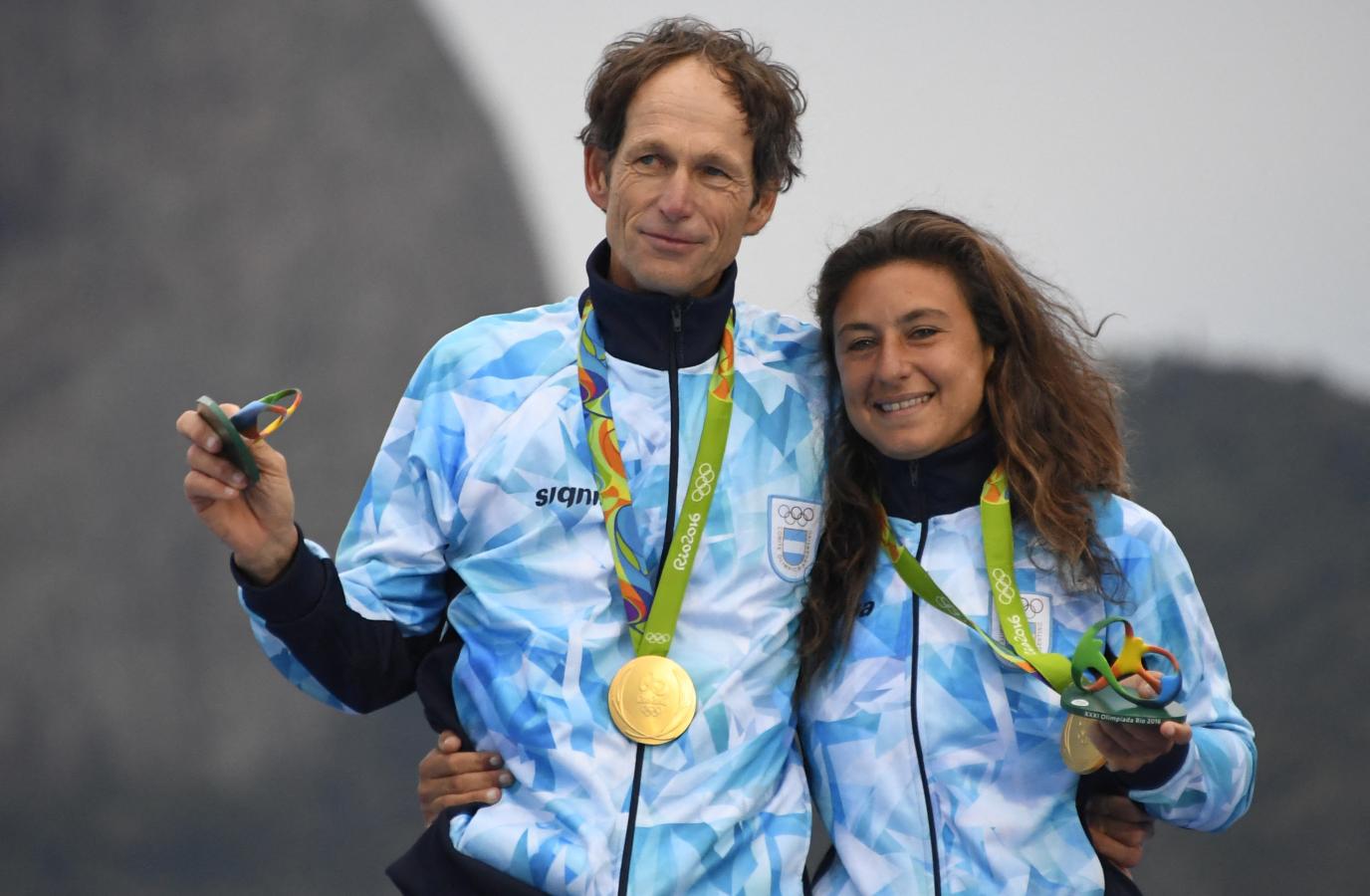 Imagen Cecilia Carranza con la medalla de oro en Río 2016. Foto: AFP.