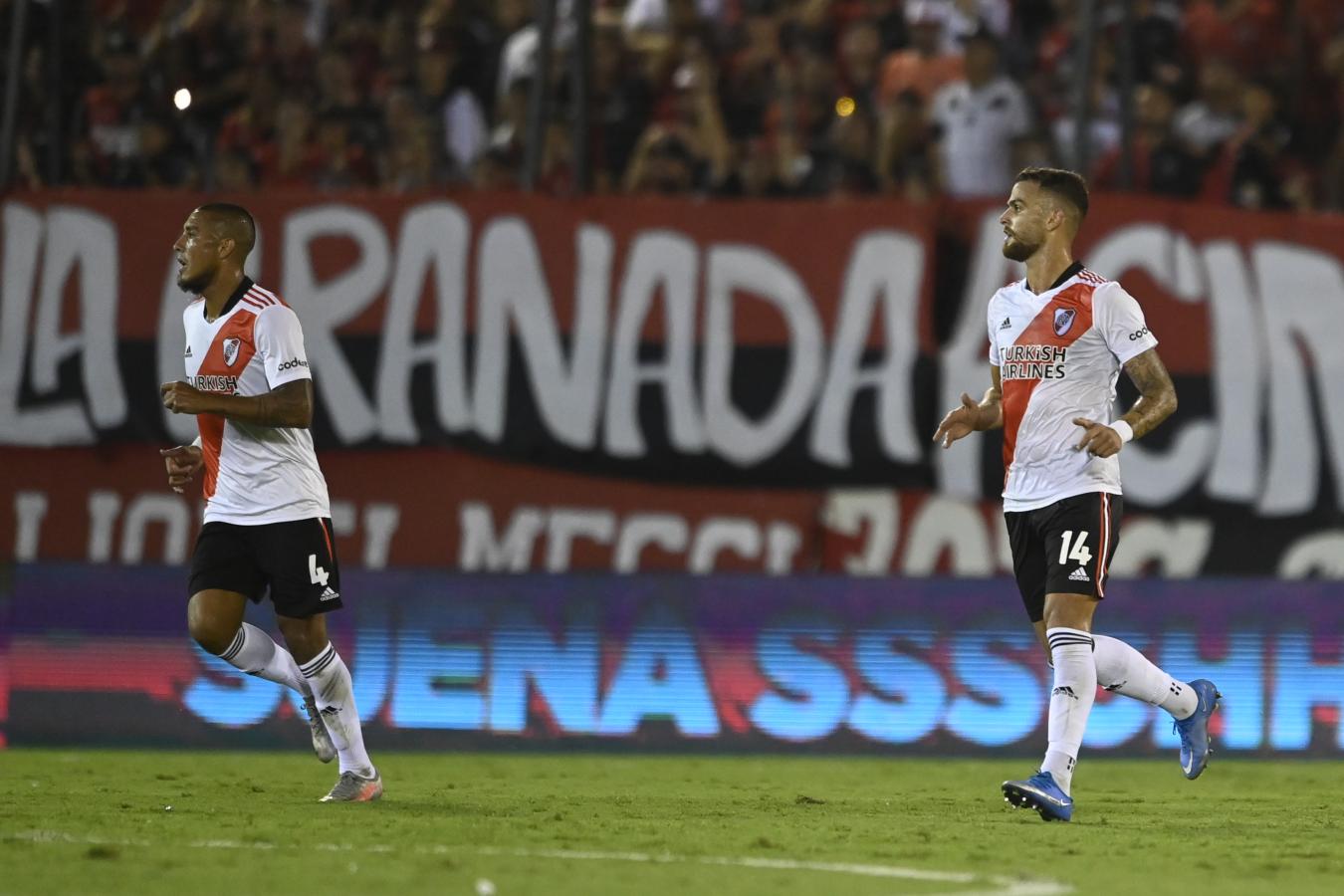 Imagen Maidana-González Pírez, la dupla central que terminó jugando ante Newell's. Foto: Prensa River