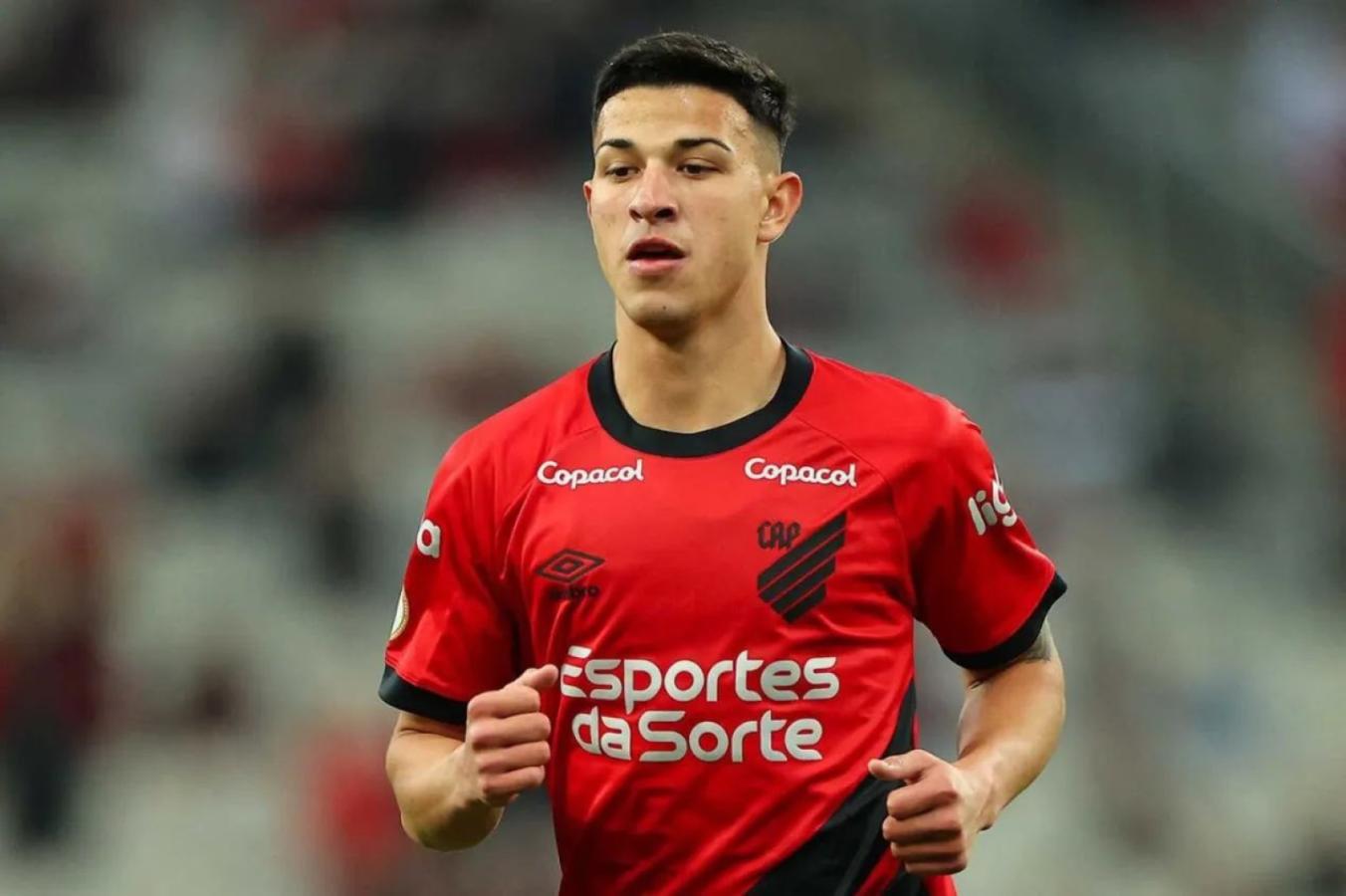 Imagen Lucas Esquivel quiere salir de Athlético Paranaense para llegar a River.