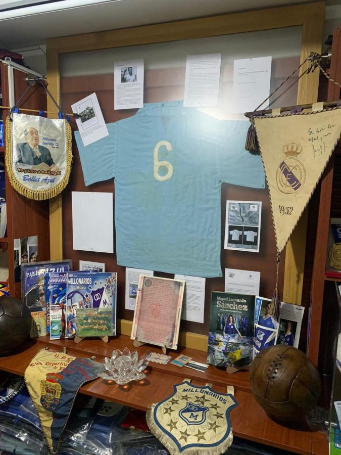 Imagen Camisetas, banderines, pelotas y más reliquías