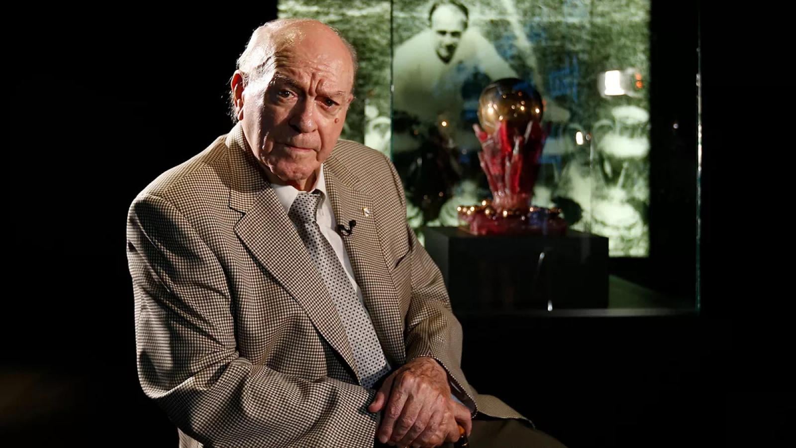Imagen Di Stéfano, con el Súper Balón de Oro (Foto: Real Madrid).