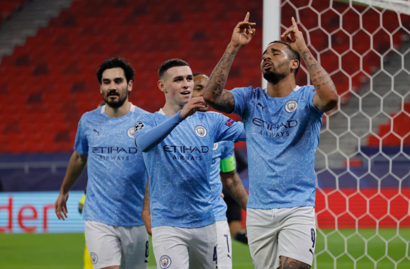 Imagen Gabriel Jesús celebra el segundo tanto del City tras un pase de cabeza de Bernardo Silva.