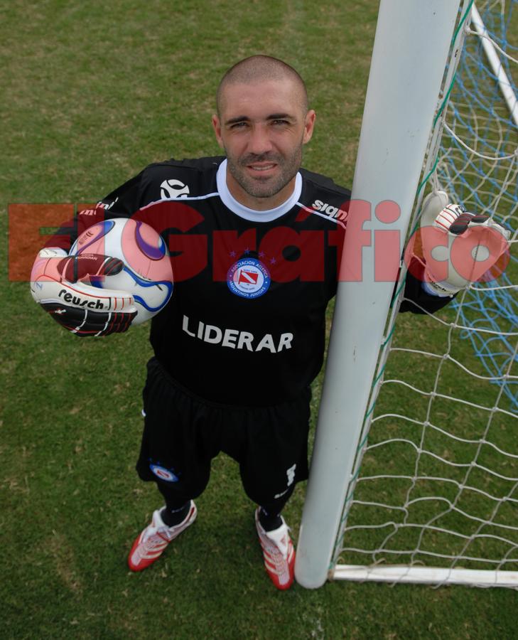 Imagen Marcelo Pontiroli, contra San Lorenzo entro en el club de los 2 penales atajados en un partido.