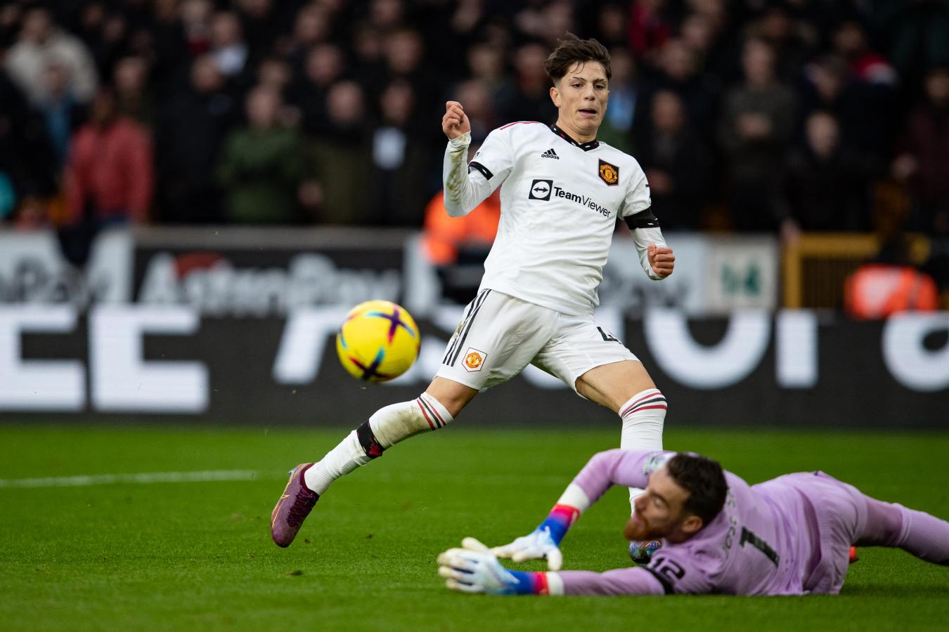 Garnacho fue titular en el United y Julián ingresó en los minutos finales en el empate del City