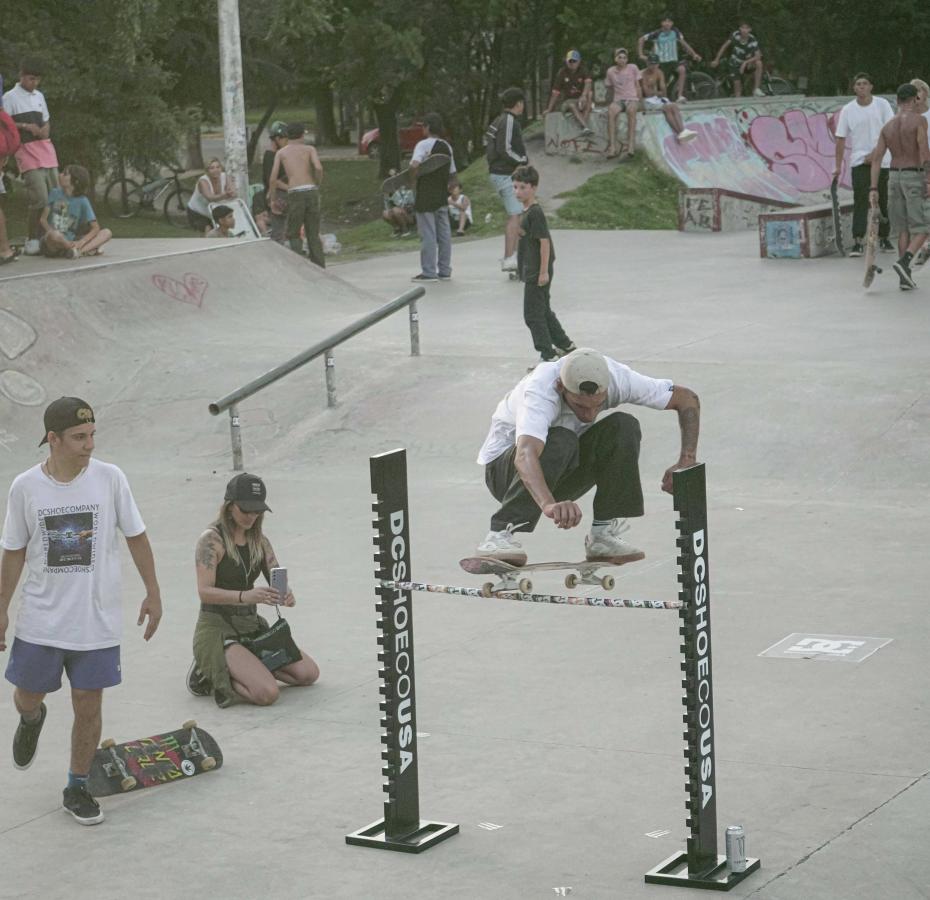 Imagen El mayor salto con ollie: 97 centímetros. Tres lo alcanzaron en distintas ciudades.