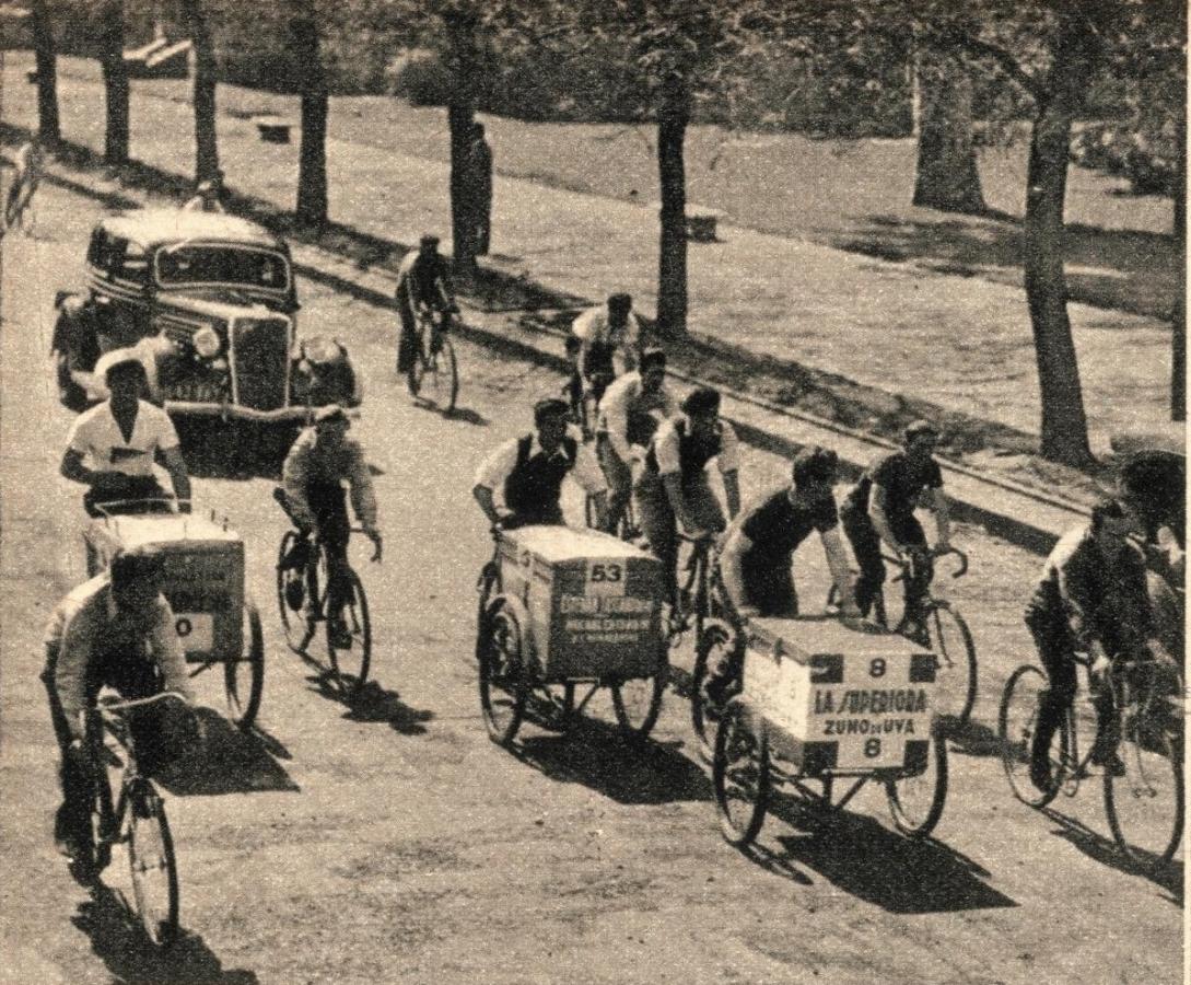 Imagen Rianchini, Saravia y Castro, con los números 8, 53 y 10, que se clasificaron sexto, séptimo y octavo, en el mismo orden en que aquí aparecen, por la Avenida Alvear, cerca de Pueyrredón.