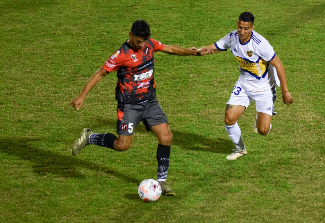 Imagen El Pulpo González volvió a ver acción después de un largo período de inactividad a raíz de una lesión. Fue su debut en la actual Copa de la Liga. Foto: Saravia Hernán-Telam