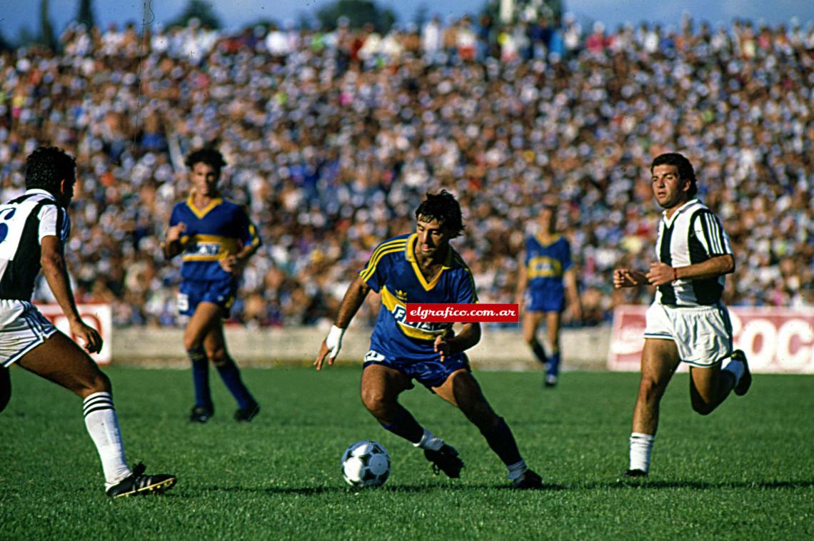 Imagen Su paso por Europa fue entre 1992 y 1996, luego volvió a vestirse de azul y oro.