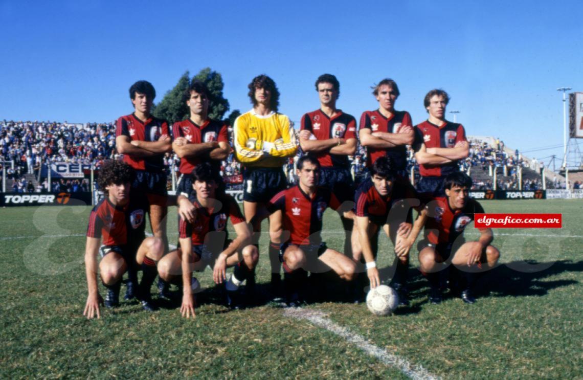 El equipo campeón, conformado íntegramente por jugadores surgidos de la cantera leprosa.