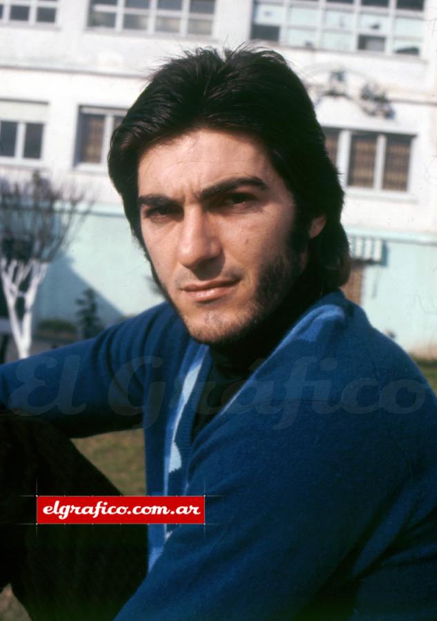 Imagen Ricardo La Volpe debutó en Banfield en 1971 y cuatro años después fue transferido a San Lorenzo.