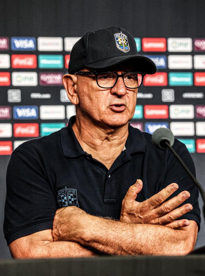 Imagen Paul Posa, DT de Auckland: los jugadores pidieron su despido.