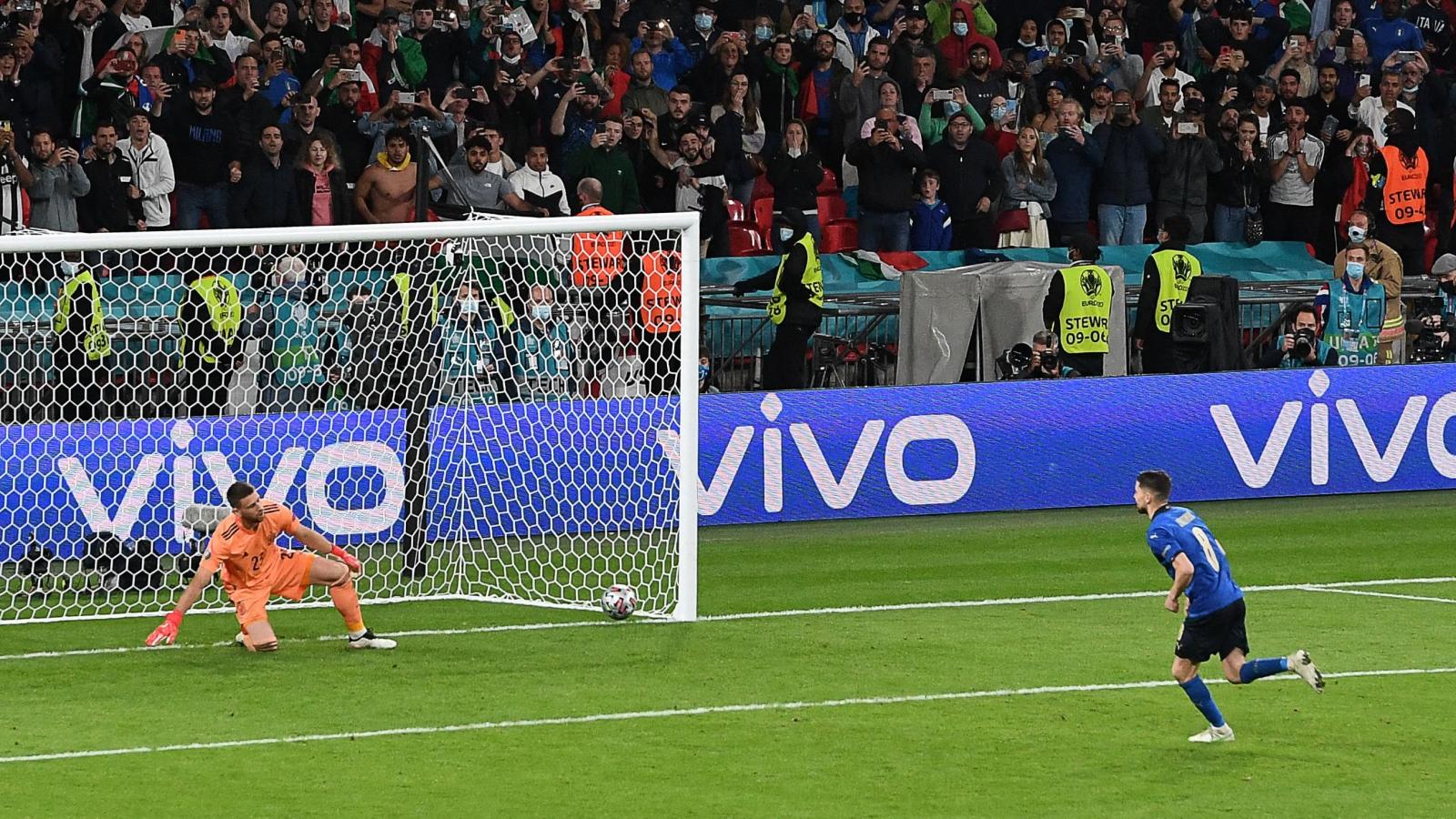 Imagen El penal de la clasificación a la final para Italia, ejecutado por Jorginho.