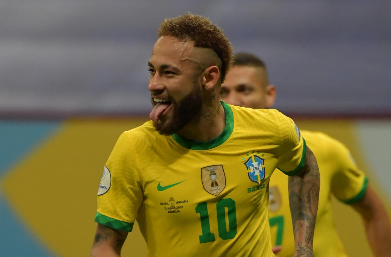 Imagen Neymar fue la figura de la cancha. Participó en los tres goles. Foto: NELSON ALMEIDA / AFP
