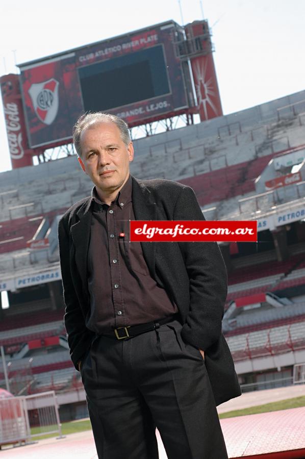 Pachorra, en el Monumental que conoce a fondo. Hizo las inferiores en River y debutó en 1974, el mismo año que Passarella.