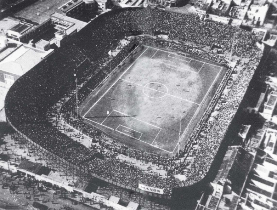 Imagen El primer partido en este mítico estadio se jugó el 7 de mayo de 1916 (San Lorenzo - Estudiantes de La Plata) y el último encuentro oficial fue el 2 de diciembre de 1979 (San Lorenzo - Boca).