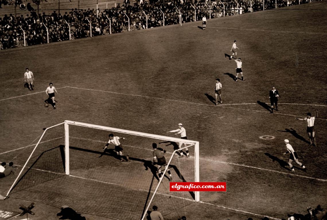 Imagen Argentinos y Uruguayos se enfrentan en Buenos Aires, en el marco de la Copa Lipton.