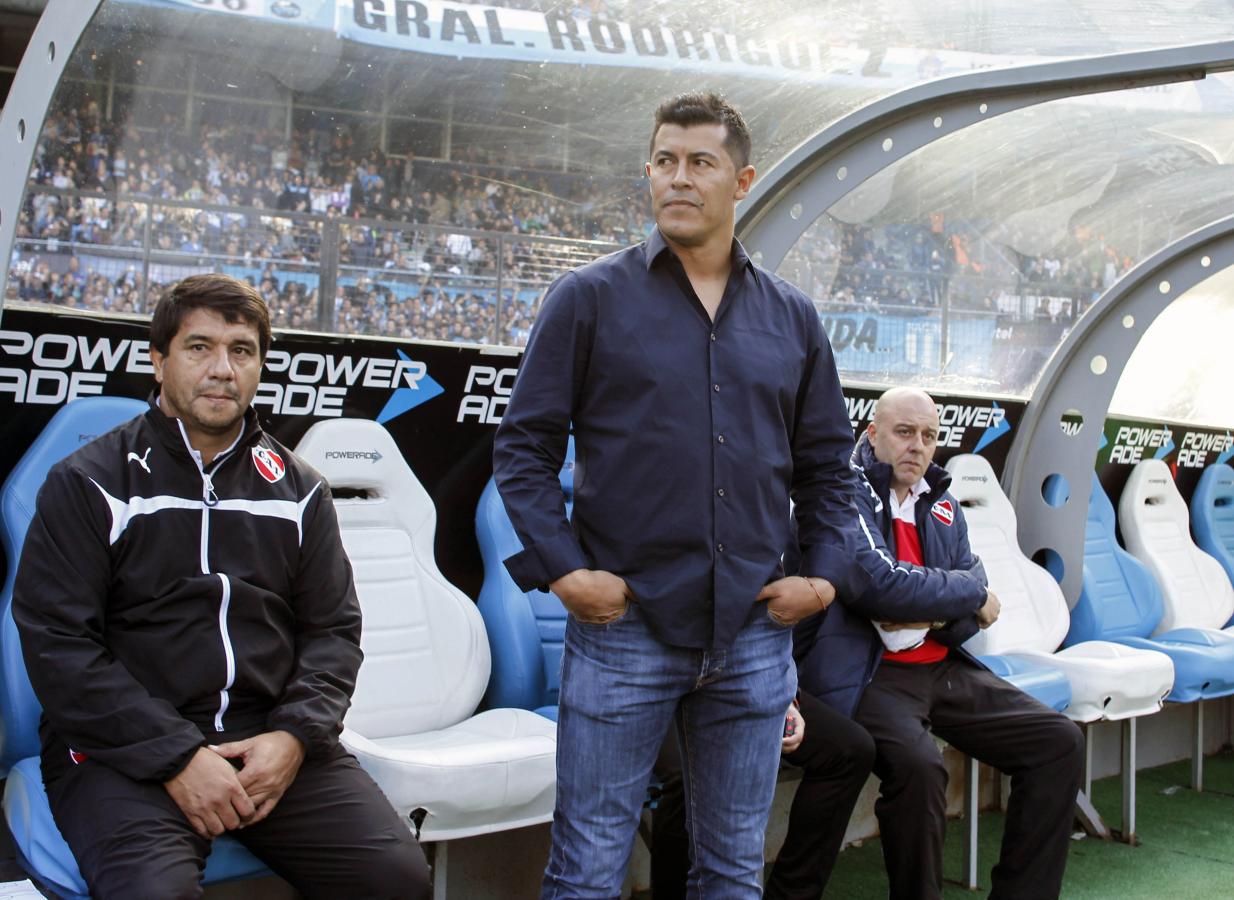 Imagen Almirón perdió el clásico contra Racing en 2015 y dejó de ser el entrenador de Independiente (FOTOBAIRES)