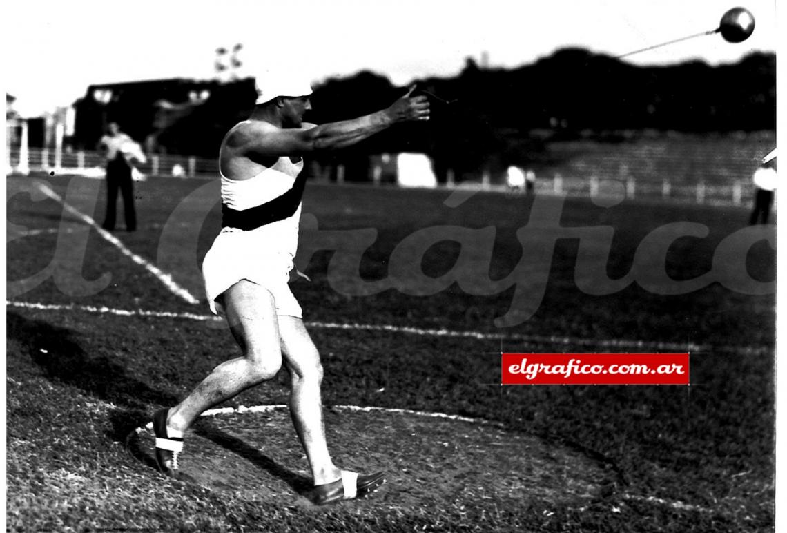 Imagen 24 de noviembre de 1934. Otro atleta que perdura: Federico Kleger, quien en su tiempo estuvo adelantado técnicamente con respecto a su época (en el ambiente sudamericano)