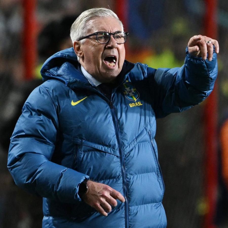 Imagen Ancelotti vivió con intensidad el partido pese a la altitud en Bolivia.