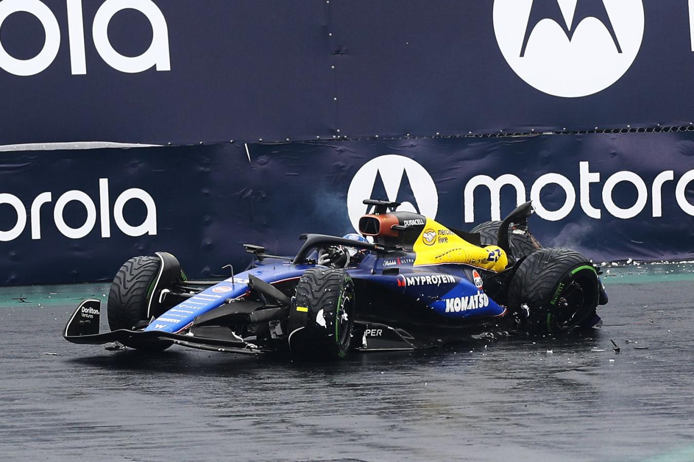 Imagen Así quedó el auto de Alex Albon (ESPN).