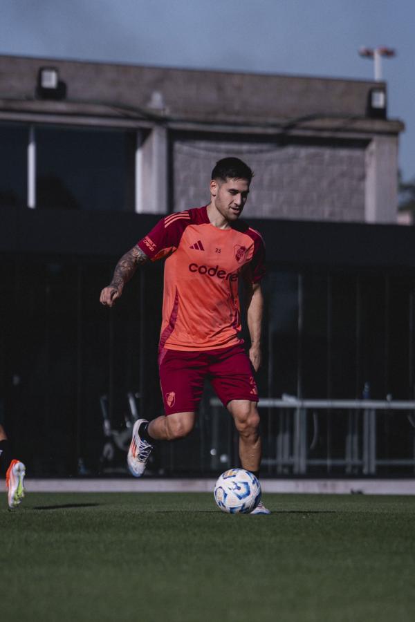 Imagen Rodrigo Villagra se está adueñando de a poco del puesto de volante central en River.