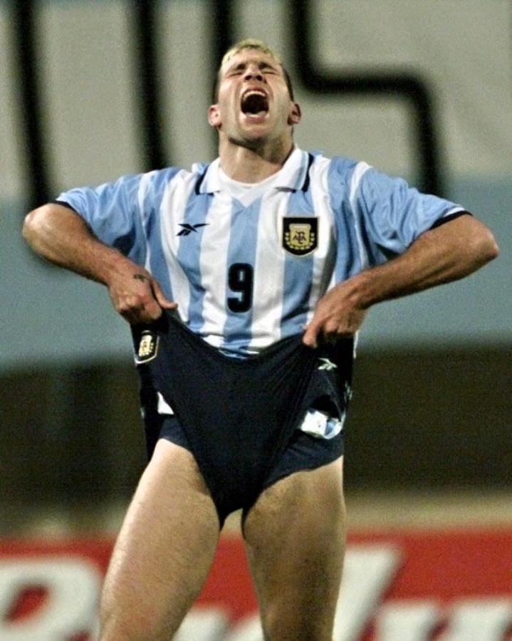 Imagen La desazón de Palermo: el 4 de julio de 1999 falló tres penales contra Colombia por la Copa América (De la alegría de Colombia a la desazón de Palermo (Pedro UGARTE / AFP)