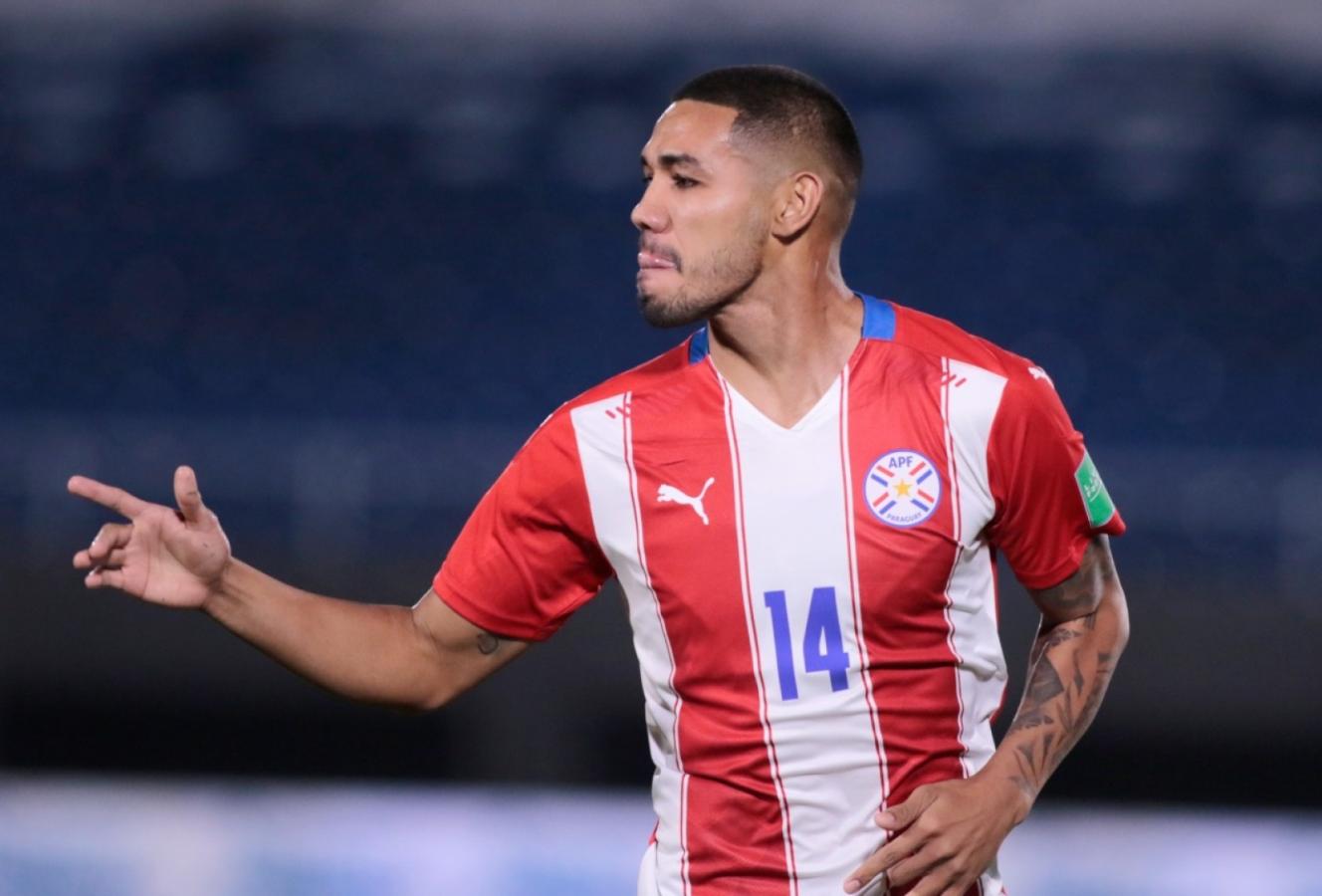 Imagen Héctor David Martínez celebra su primer tanto con la camiseta de Paraguay. Foto: NORBERTO DUARTE / AFP