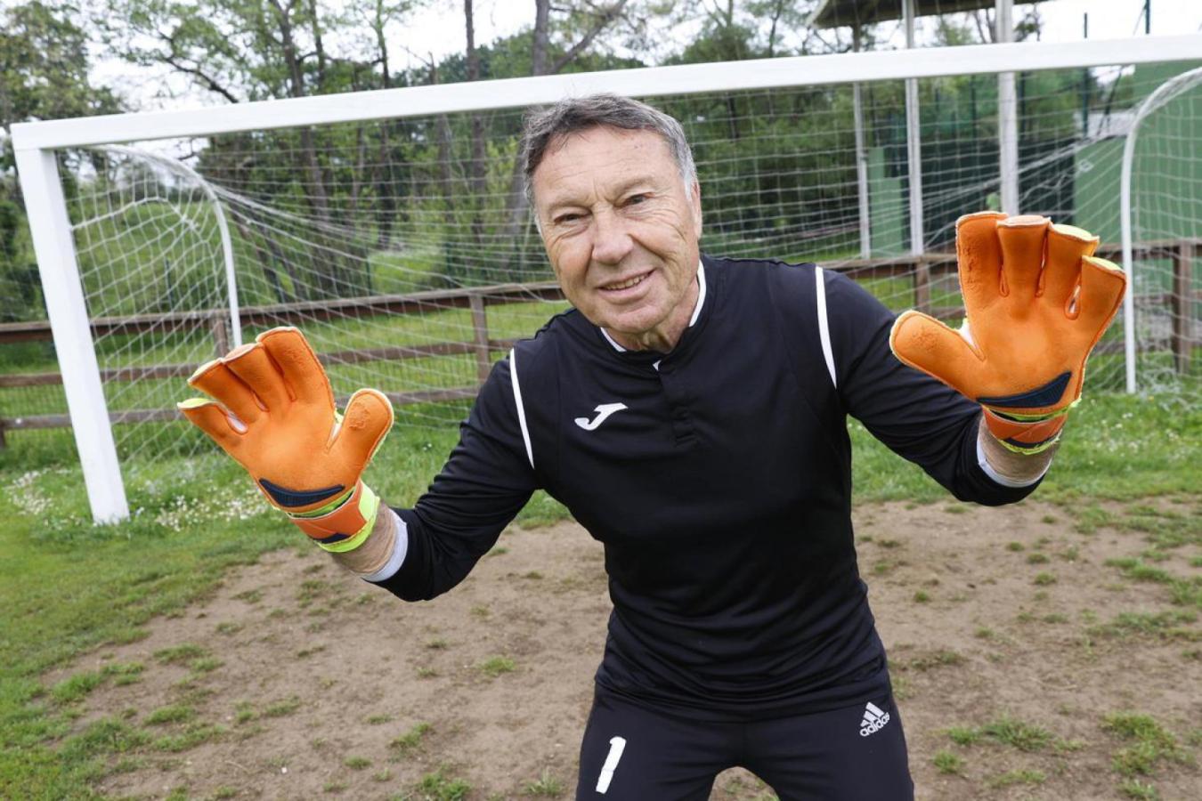 Imagen A los 70 años, el veterano arquero volverá a atajar oficialmente. (Foto: Diario La Nueva España)
